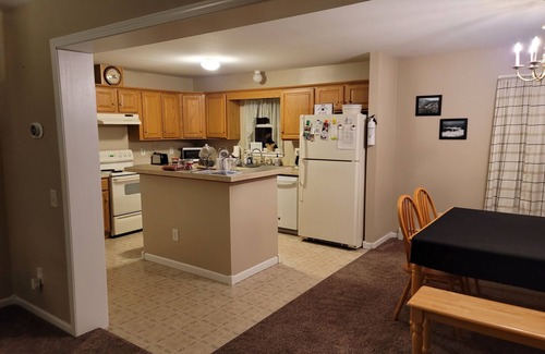 Twin Mountain Casa | Cozy Mountain Escape w/ Firepit Area ~ BBQ & Views