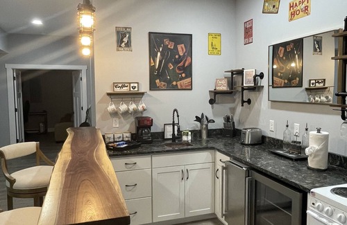 Leicester Casa | Cozy Mountain Home, Amazing Sunrises with a Hot Tub!