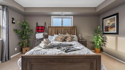 East Kootenay Casa | Cozy Mountain I Hot Tub & Pool I Close 2 Lake I TV