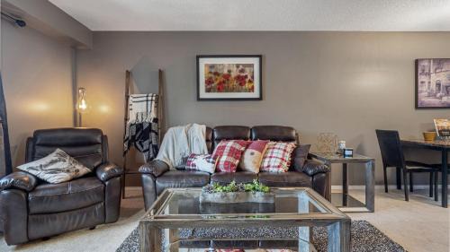 East Kootenay Casa | Cozy Mountain I Hot Tub & Pool I Close 2 Lake I TV
