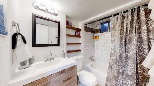 Dupont Casa | Cozy Mountain-Inspired Lower Unit in Denver