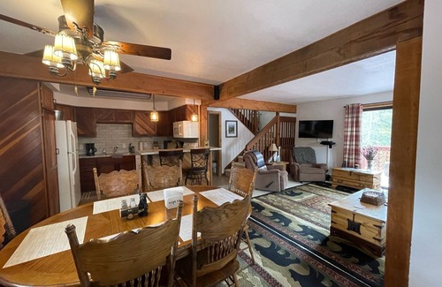 Saint Mary's Cabina | Cozy Mountain Retreat