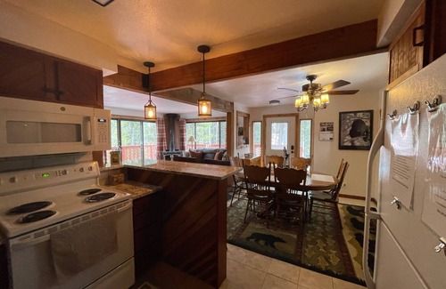 Saint Mary's Cabina | Cozy Mountain Retreat