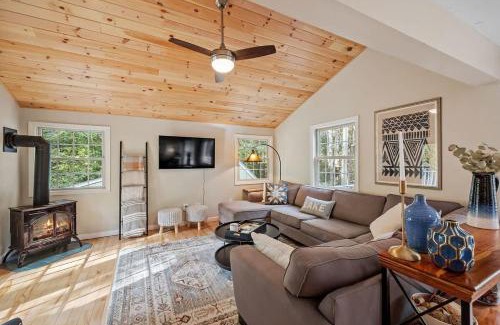 Gilford Casa | Cozy Mountain Retreat Fireplace Deck Near Lakes