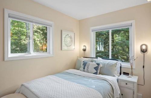 Gilford Casa | Cozy Mountain Retreat Fireplace Deck Near Lakes