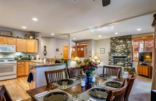 Truckee Condominio | Cozy mountain retreat in the heart of Tahoe Donner!