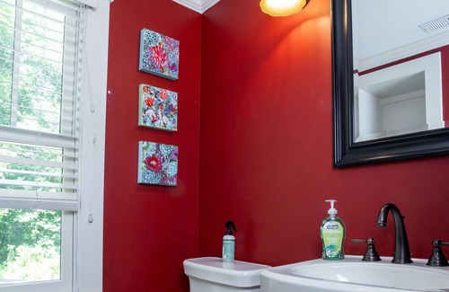 Arden Cabina | Cozy mountain retreat in the woods, close to Asheville activities