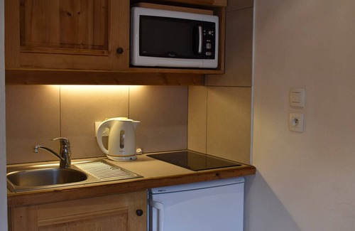 Meribel Centre Apartamento | Estudio para 4 personas con balcón y cocina equipada en Méribel, cerca de comercios y servicios
