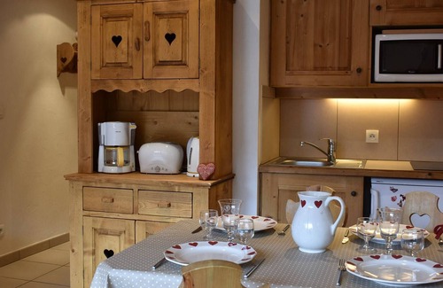 Meribel Centre Apartamento | Estudio para 4 personas con balcón y cocina equipada en Méribel, cerca de comercios y servicios