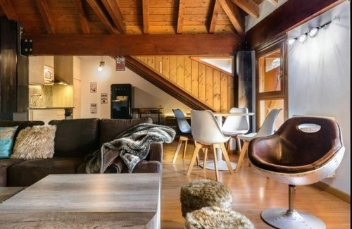 Jaca Apartamento | Casa rústica en Guasillo con chimenea, 2 dormitorios y naturaleza cercana