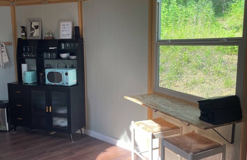 Marshall Cabaña | Cozy Mountain Yurt Retreat – in the Heart of Marshall, NC