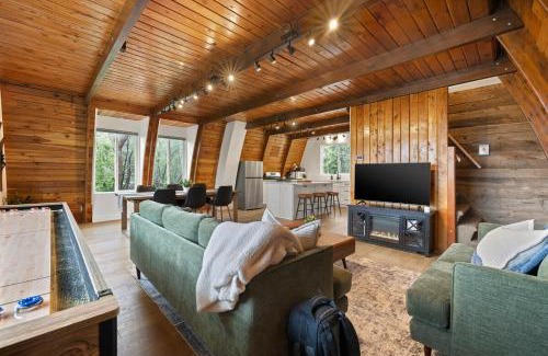 Midway Casa | Cozy Mtn Cabin - Epic Views - Hot Tub - Fire Pit