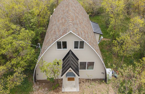 Midway Cabina | Cozy Mtn Cabin w/ Views, Hot Tub & Firepit, Shuffleboard + Ski/Bike Locker