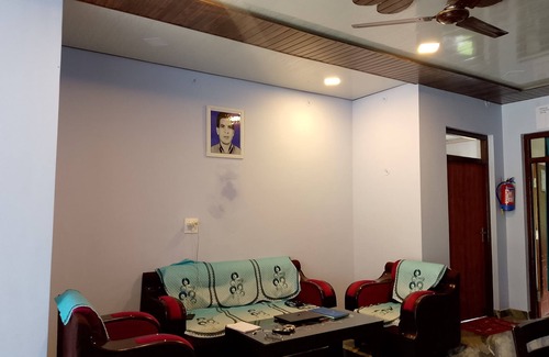 Mukteshwar Cama Y Desayuno | Cozy Mukteshwar homestay with Himalayan views and warm local hospitality.