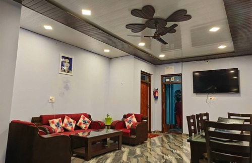 Mukteshwar Cama Y Desayuno | Cozy Mukteshwar homestay with Himalayan views and warm local hospitality.