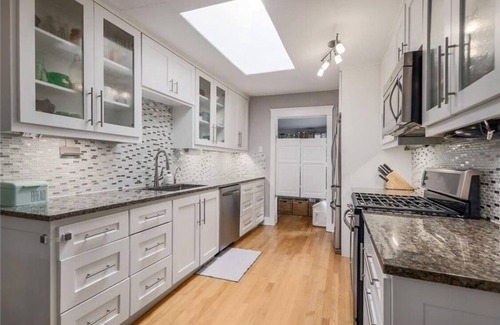 Allandale Casa | Cozy Multi-Property Bungalow in Central Austin W/Hot Tub