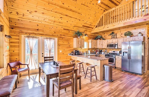 Unaka Cabina | Cozy Murphy Cabin Rental w/ Mountain Views!