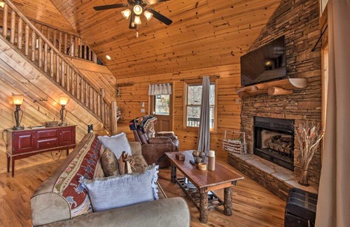 Murphy Casa | Cozy Murphy Cabin with Mountain Views and Fire Pits!