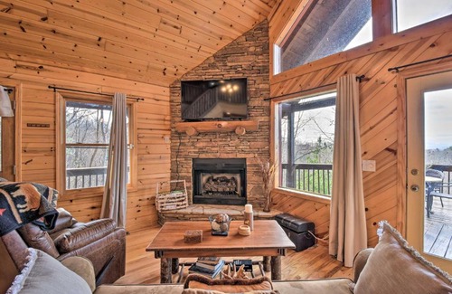 Murphy Casa | Cozy Murphy Cabin with Mountain Views and Fire Pits!