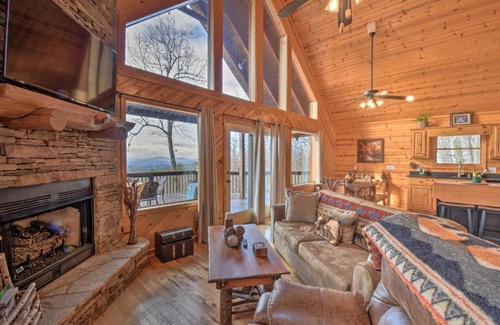 Murphy Casa | Cozy Murphy Cabin with Mountain Views and Fire Pits!