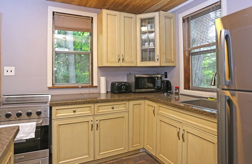 Severn Cabina | Cozy Muskoka Getaway right on the River!