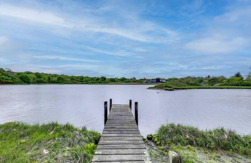 Narragansett Casa | Cozy Narragansett Cottage with Dock and Outdoor Shower