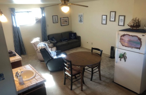 Bay Park Casa | Cozy nautical-themed studio with private entrance