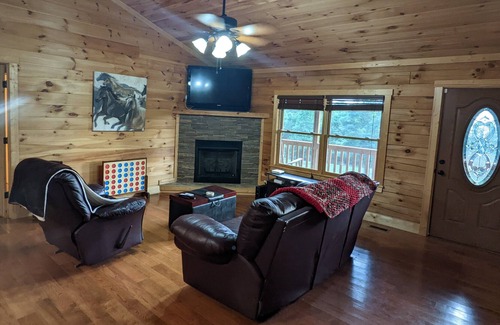 Union Mills Cabina | Cozy NC Cabin in quiet, gated community