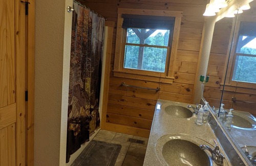 Union Mills Cabina | Cozy NC Cabin in quiet, gated community