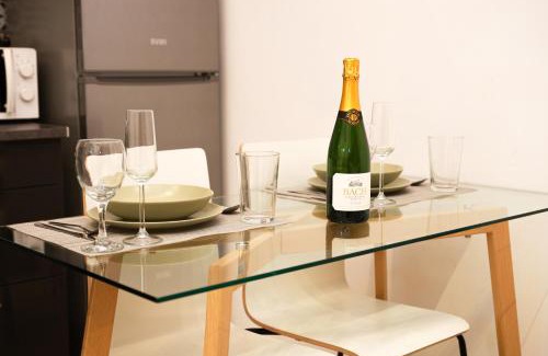 La Maternitat i Sant Ramon Apartamento | Cozy near the Barcelona Camp Nou Stadium