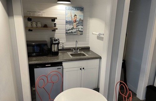 Mount Pleasant Apartamento | Cozy Neighborhood One Bedroom. Minutes to the beach and downtown Charleston.