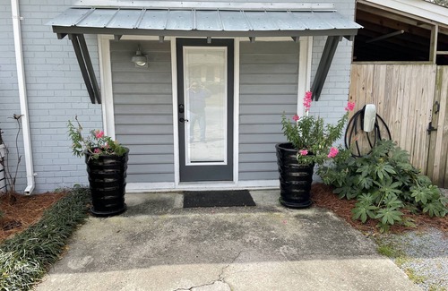 Mount Pleasant Apartamento | Cozy Neighborhood One Bedroom. Minutes to the beach and downtown Charleston.