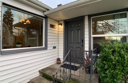 Hough Casa | Cozy Nest - Uptown 2BR, 2 Bath with Small Yard