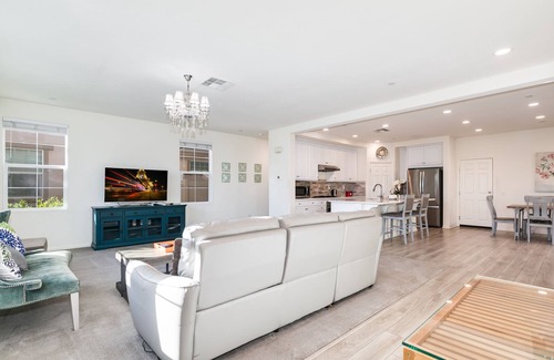 Ontario Casa | Cozy New 4Bedroom 4Bath home Chino 安靜小區4房4衛新房整租