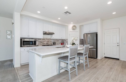 Ontario Casa | Cozy New 4Bedroom 4Bath home Chino 安靜小區4房4衛新房整租