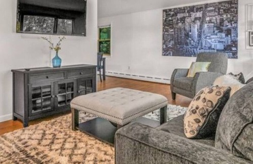 Hamden Casa | Cozy New England home near Quinnipiac Yale