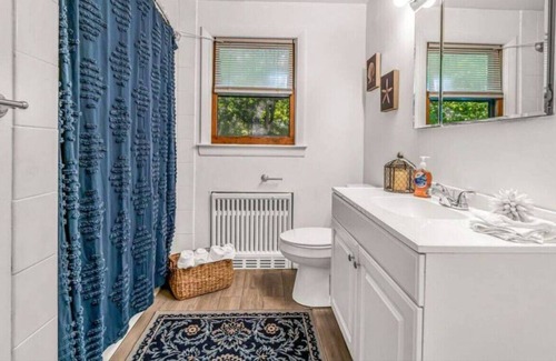 Hamden Casa | Cozy New England home near Quinnipiac Yale