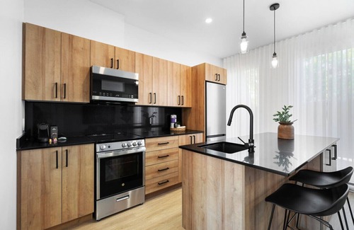 Plateau Mont Royal Apartamento | Cozy New Flat in Habitat Plateau by Denstays