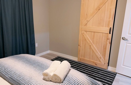 Calgary Casa | Cozy new private suite, close to the airport. no cleaning fee