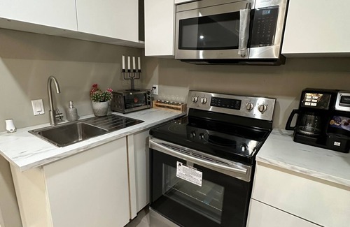Calgary Casa | Cozy new private suite, close to the airport. no cleaning fee