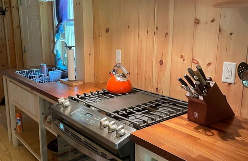 Vineyard Haven Cabaña | Cozy New TimberFrame Vineyard Haven!