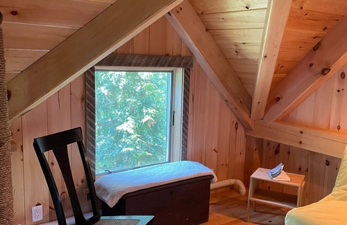 Vineyard Haven Cabaña | Cozy New TimberFrame Vineyard Haven!