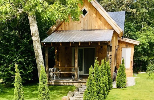 Vineyard Haven Cabaña | Cozy New TimberFrame Vineyard Haven!