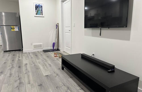Calgary Casa | Cozy Newly Built Suite Close to Airport with Free Parking | Separate Entrance