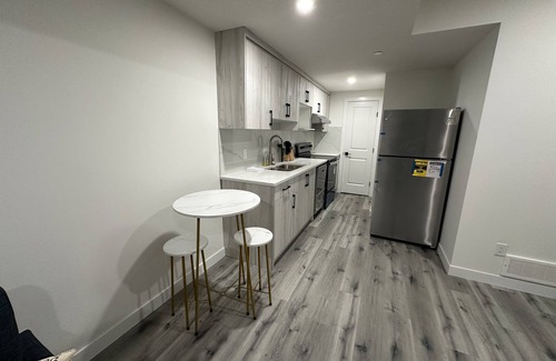 Calgary Casa | Cozy Newly Built Suite Close to Airport with Free Parking | Separate Entrance