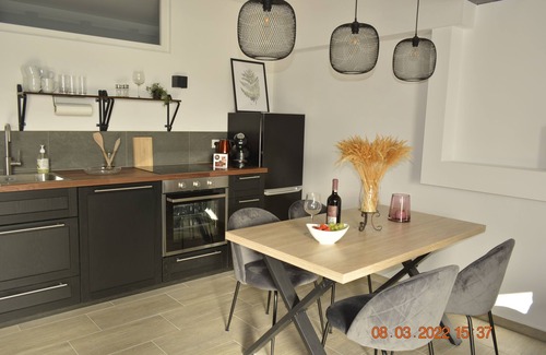 Bornsen Apartamento | Cozy newly furnished basement apartment. Close to the city and yet idyllic
