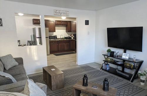 Ashwaubenon Casa | Cozy Newly Remodeled Two-Bedroom Townhouse in Green Bay Near Lambeau!