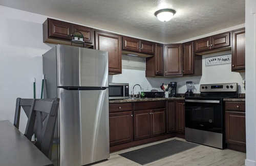 Ashwaubenon Casa | Cozy Newly Remodeled Two-Bedroom Townhouse in Green Bay Near Lambeau!