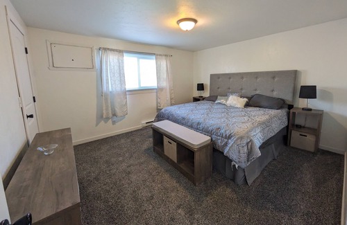 Ashwaubenon Casa | Cozy Newly Remodeled Two-Bedroom Townhouse in Green Bay Near Lambeau!