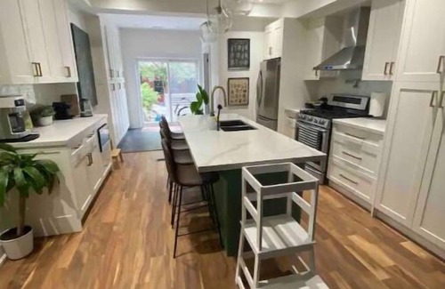 Wallace Emerson Casa | Cozy Newly Reno’d Century Home
